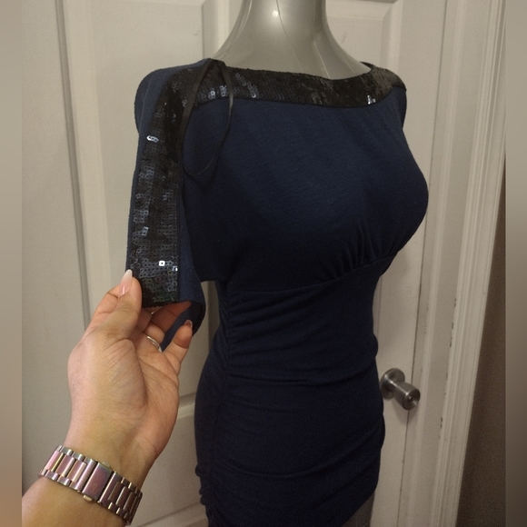 Deb Navy Tunic Mini w Beautiful Black Sequin Accent Across Shoulders & Neck Sz M - Picture 3 of 8